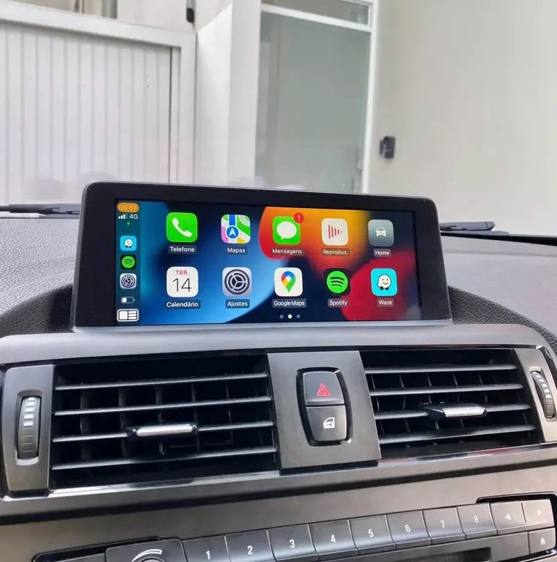 Écran Apple CarPlay installé sur BMW