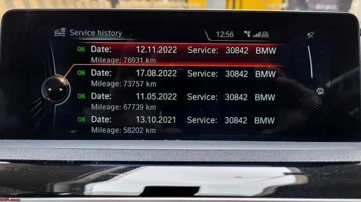 Écran d'historique d'entretien BMW affichant dates et kilométrages