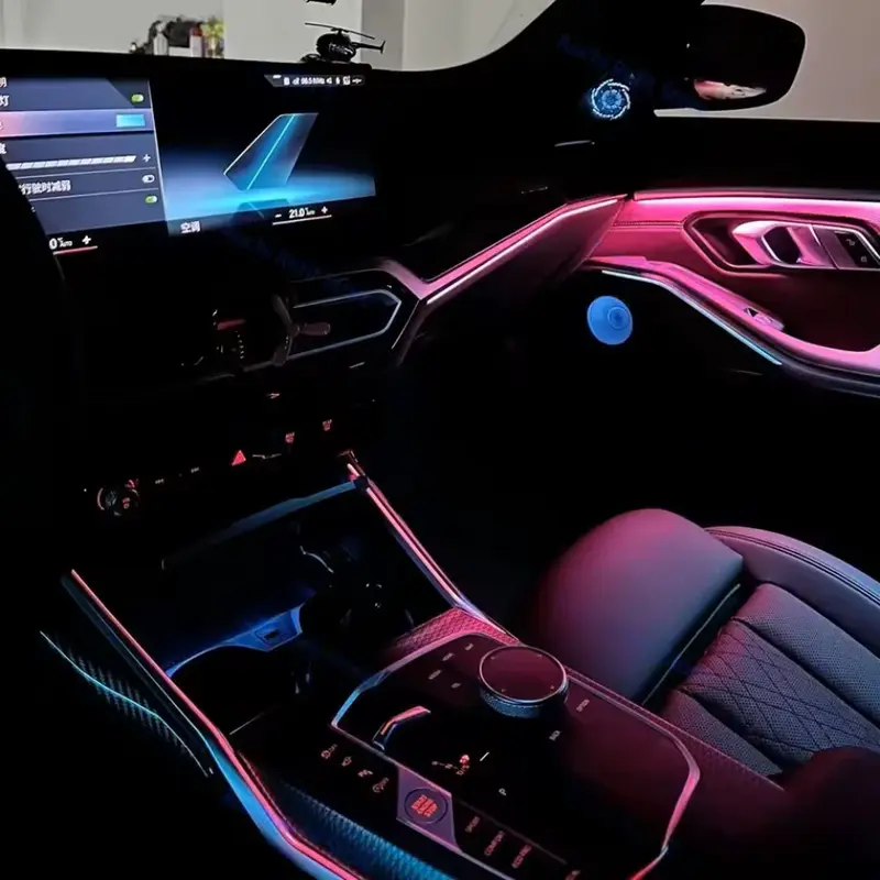 Éclairage d'ambiance LED multicolore dans un habitacle BMW