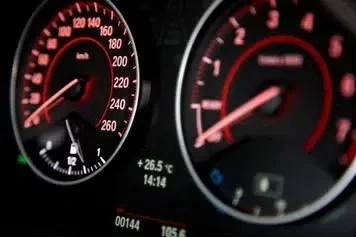 Compteur BMW affichant le kilométrage réel du véhicule